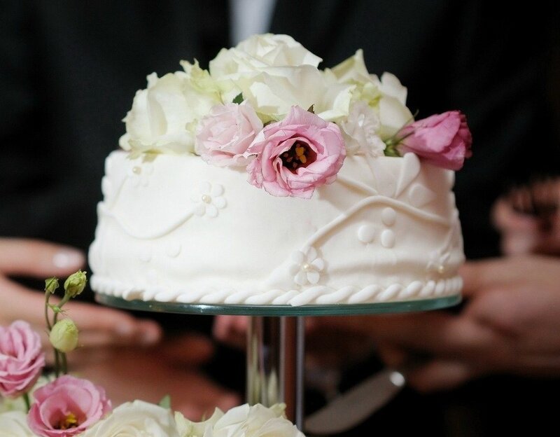 White Wedding Cake — Elegant, Photograph