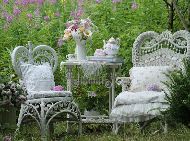 White Wicker Garden Set — Serene