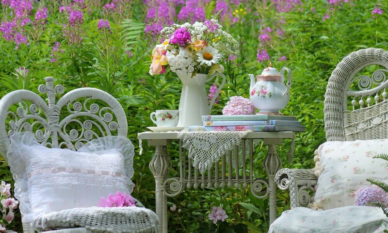White Wicker Garden Set
