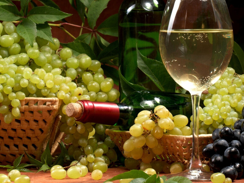 White Wine and Grapes — Green, Calm