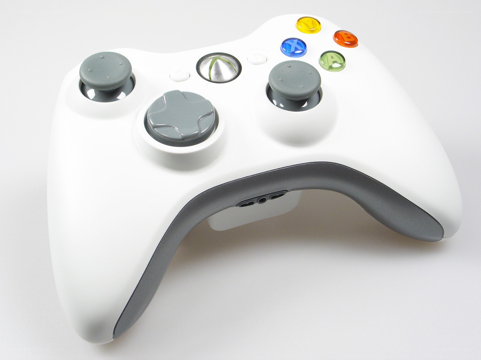 white xbox 360 controller