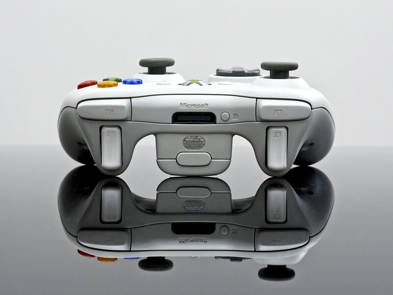 White Xbox 360 controller