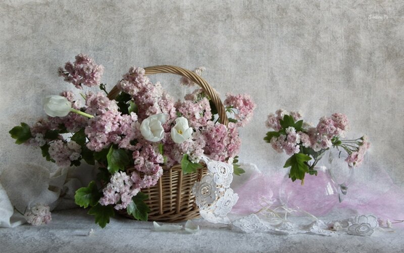 Wicker Basket with Flowers — Pink