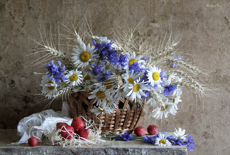 Wicker Basket with Flowers — White, Serene