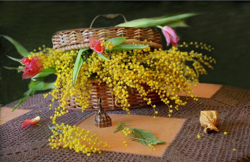 Wicker Basket with Flowers — Yellow