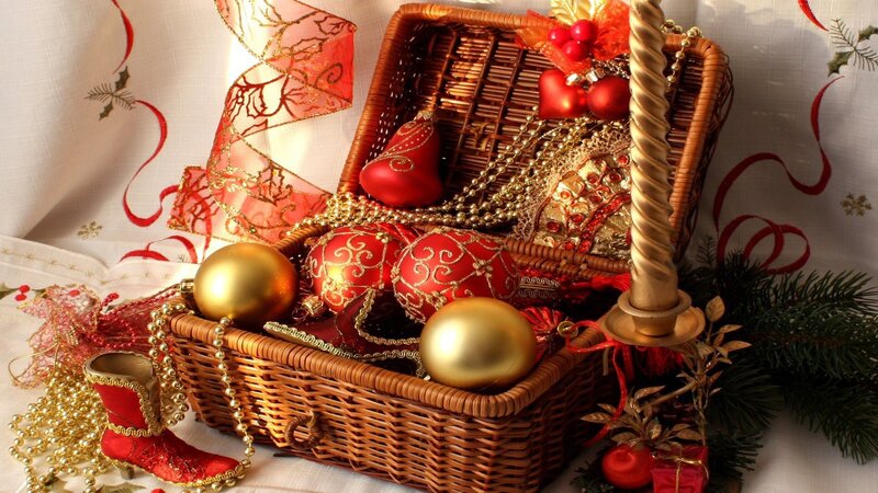Wicker Basket with Ornaments — Red
