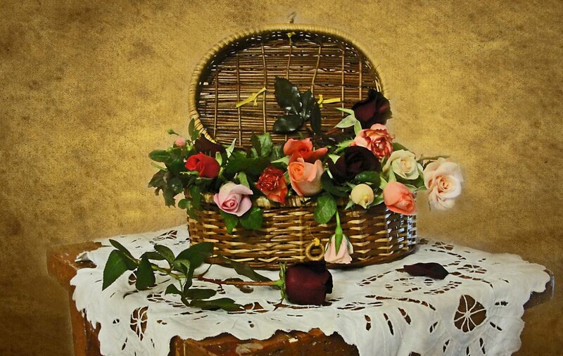 Wicker Basket with Roses — Brown, Calm