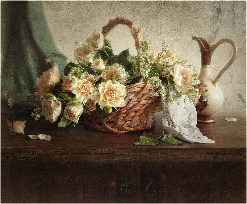 Wicker Basket with Roses — Brown