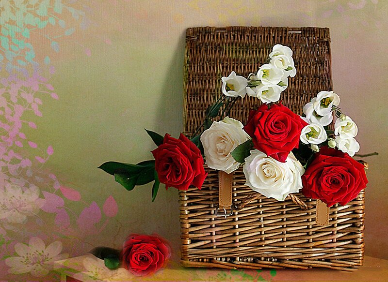 Wicker Basket with Roses — Red