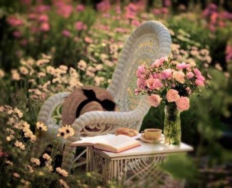 Wicker Chair in Garden — Pink
