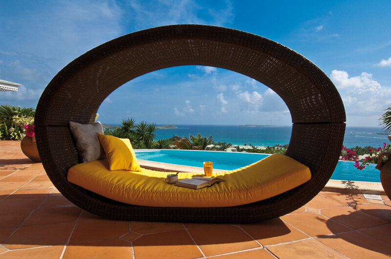Wicker Daybed with Cushions
