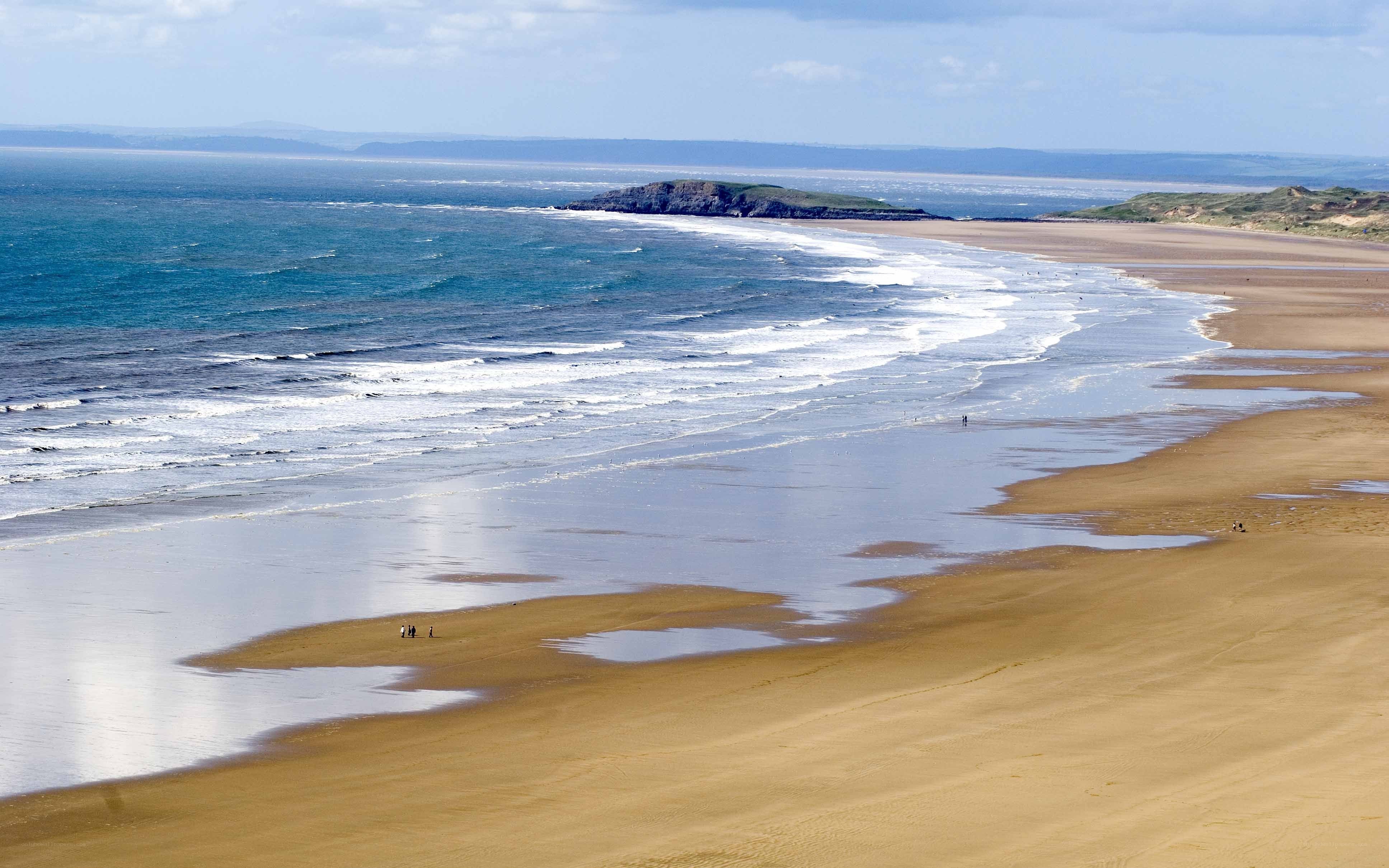 wide sandy beach with ocean waves