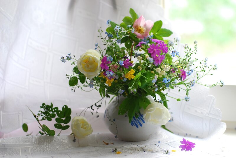 Wildflower Bouquet in Vase — White