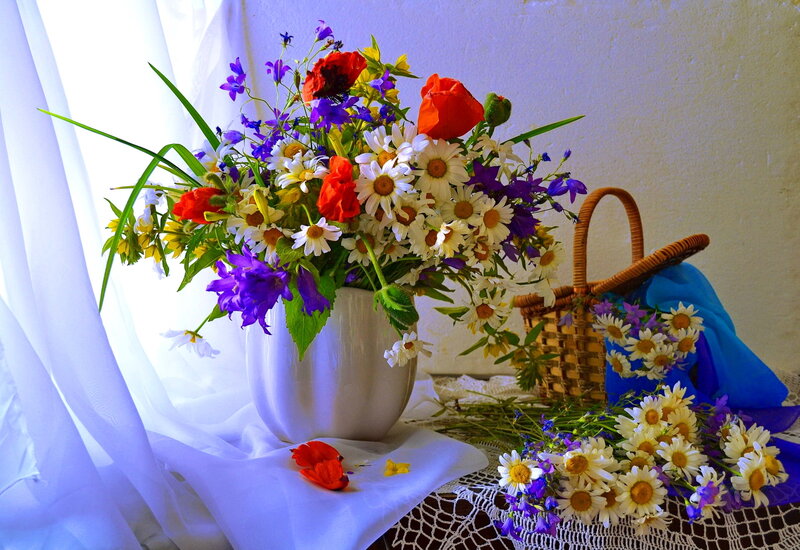 Wildflower Bouquet — White, Serene, Afternoon