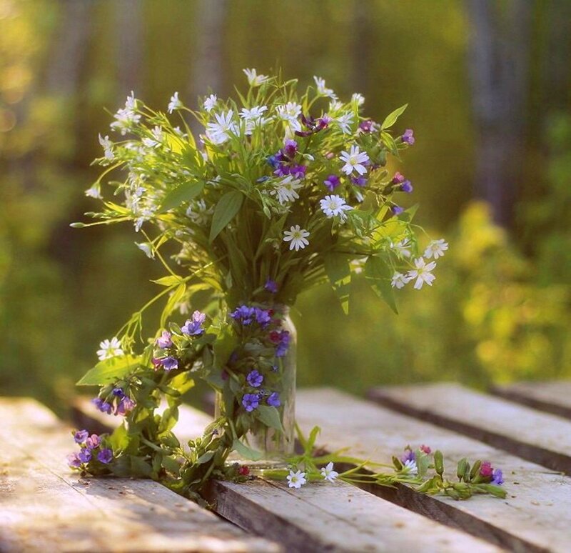 Wildflowers in a Vase — Green, Serene