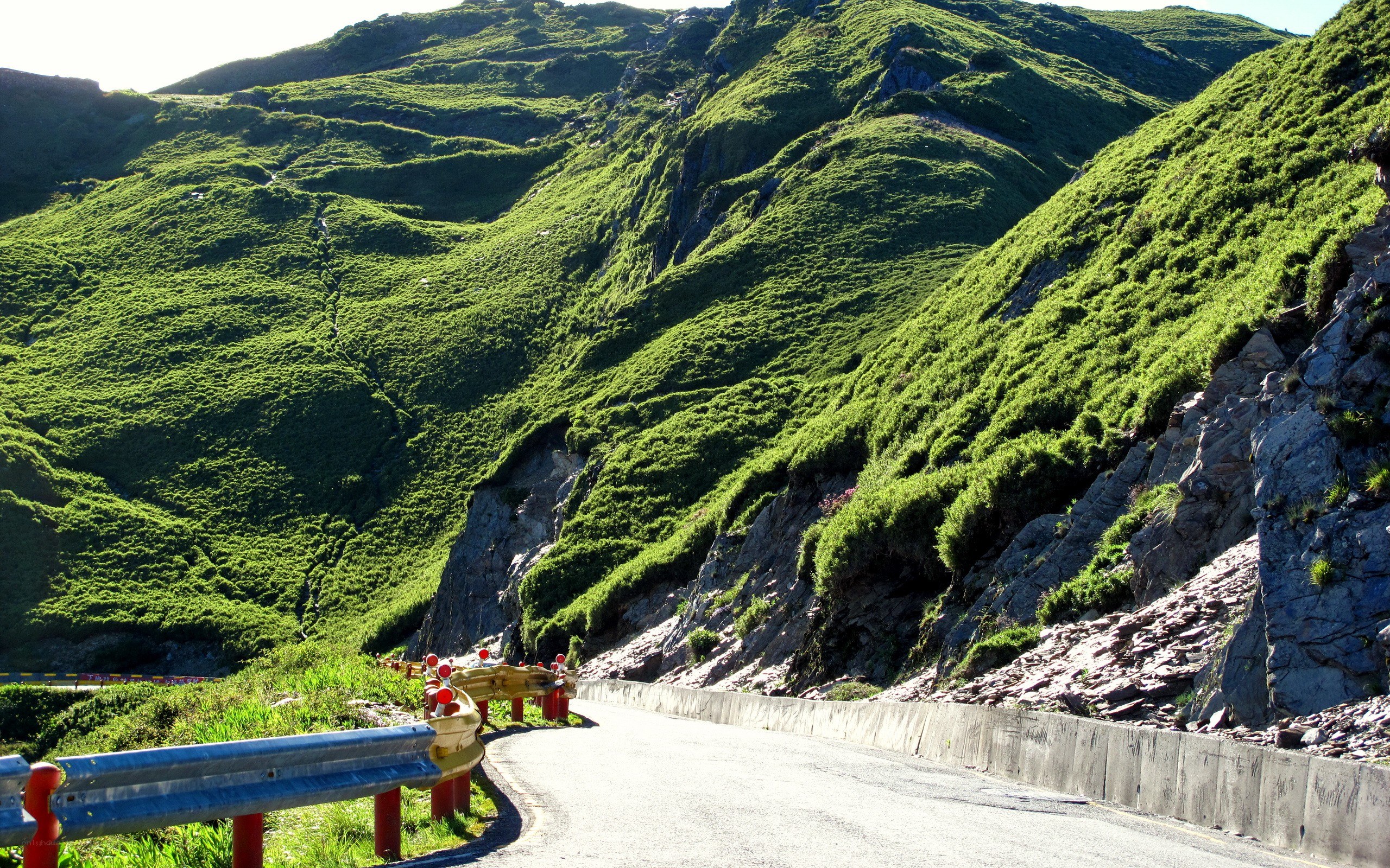 Winding mountain road