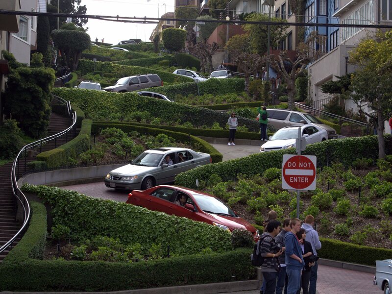 winding street in san francisco