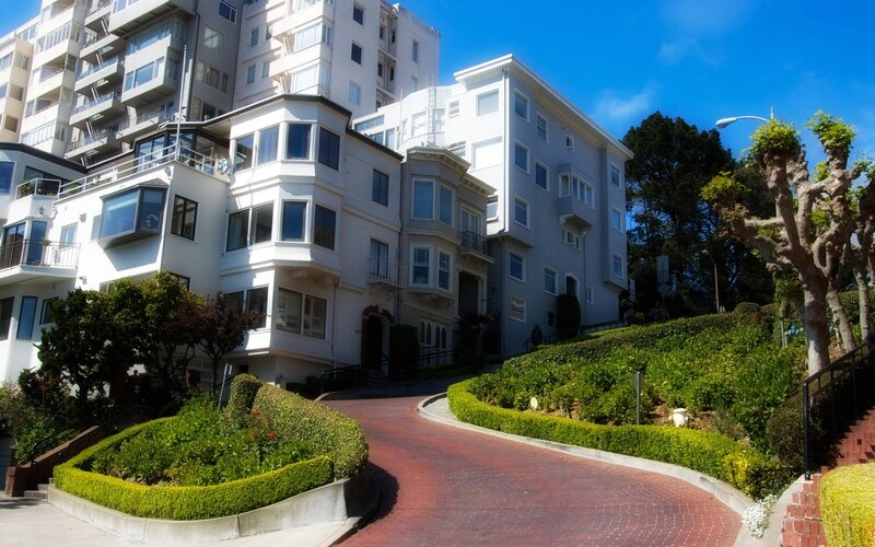 winding street in san francisco