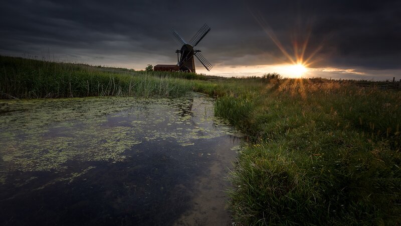 Windmill at Sunset — Green
