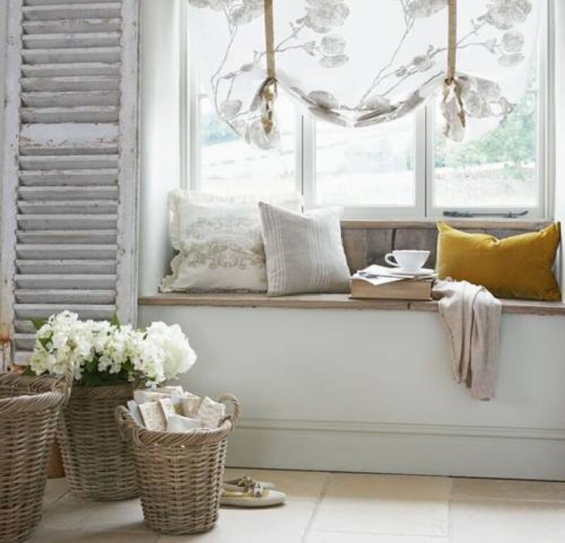 Window Seat with Pillows — White