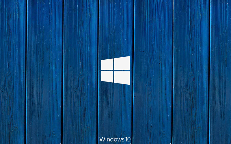 Windows 10 logo on blue wood