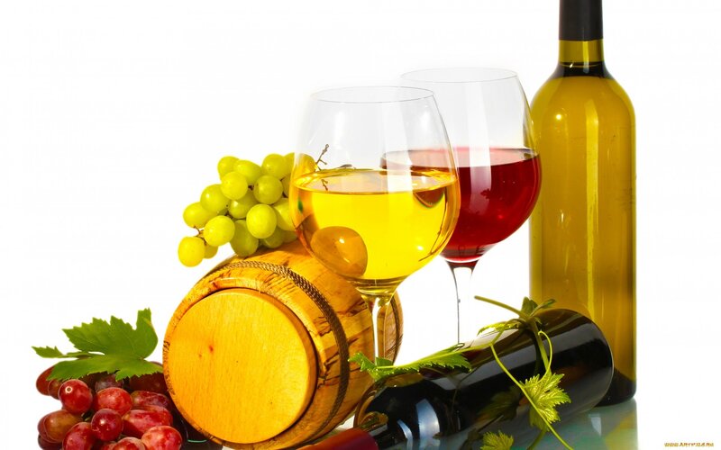 Wine and grapes arrangement