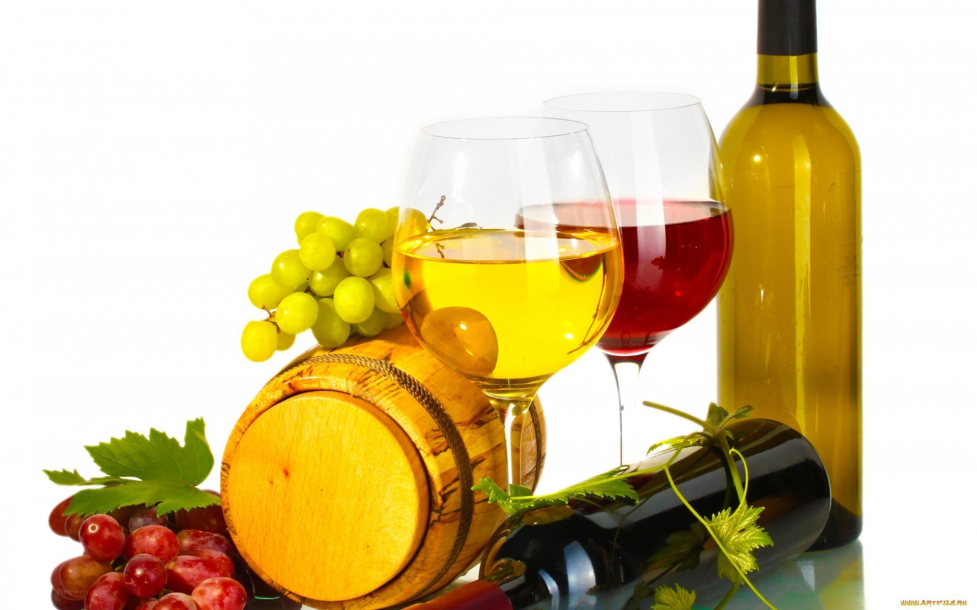 Wine and grapes arrangement