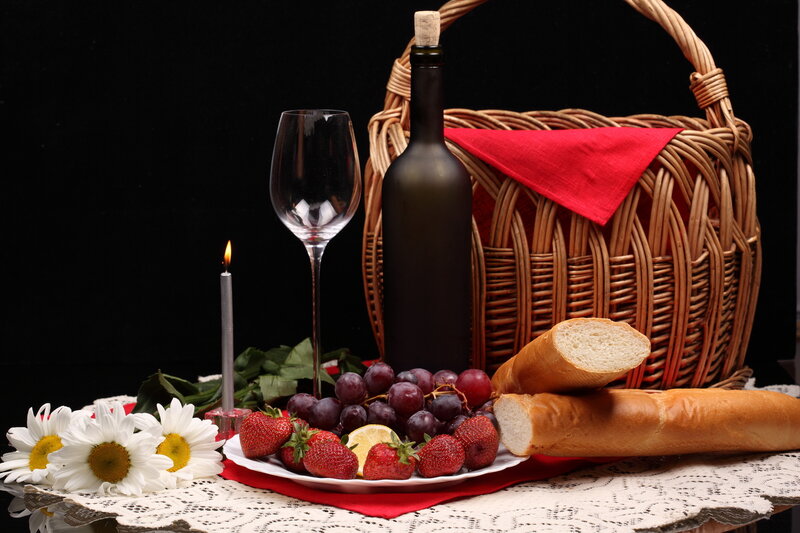 Wine and Picnic Basket — Black