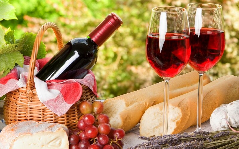 Wine and Picnic Basket — Red, Serene
