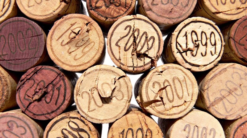 Wine Corks with Years — Brown