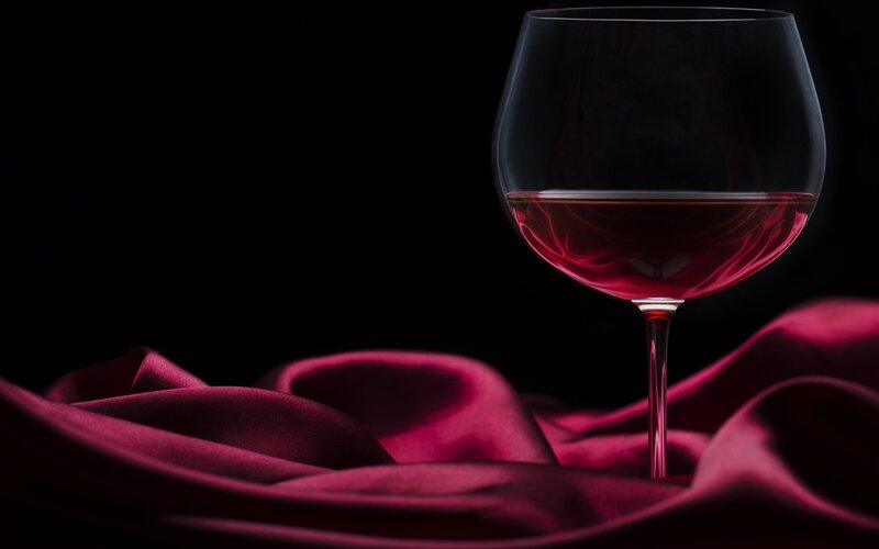 Wine Glass on Fabric — Black