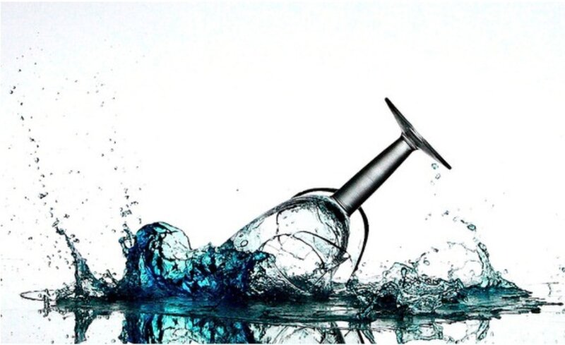 Wine Glass Splashing Water — Blue