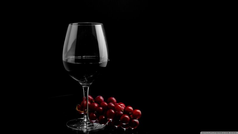 Wine Glass with Grapes — Black