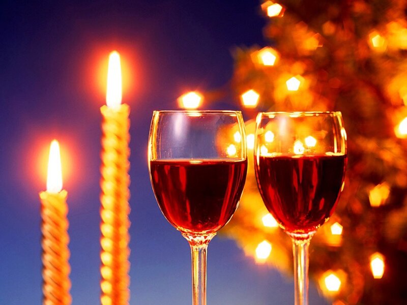 wine glasses by candlelight