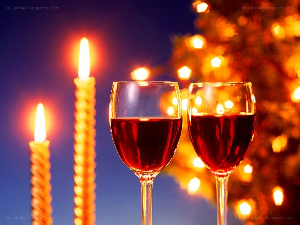wine glasses by candlelight