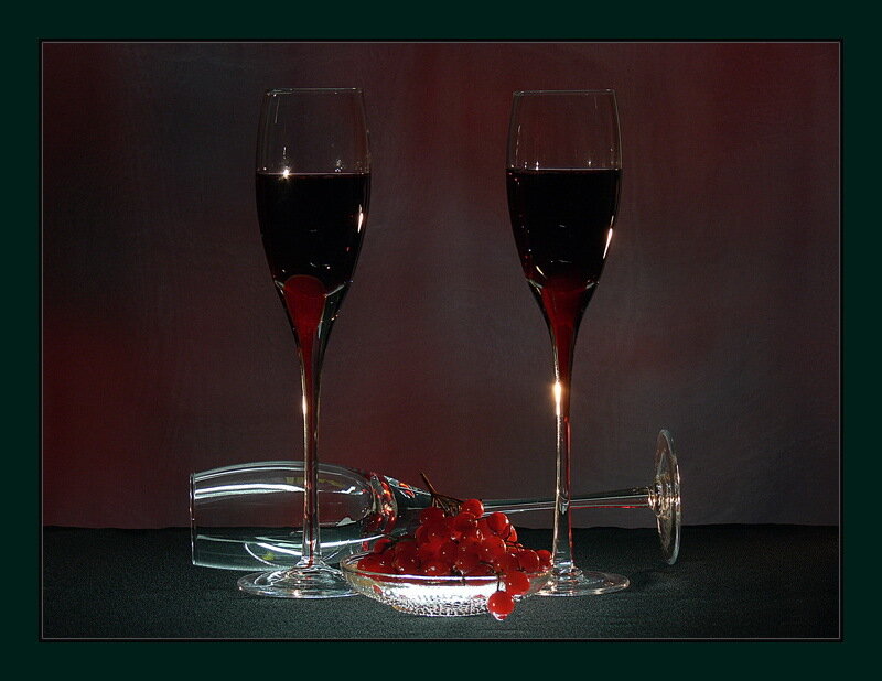 wine glasses with berries