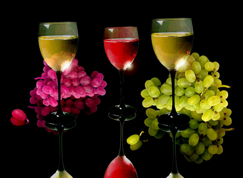 Wine Glasses with Grapes — Black