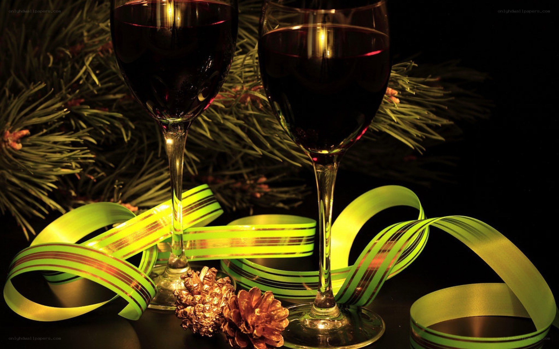 wine glasses with holiday decor