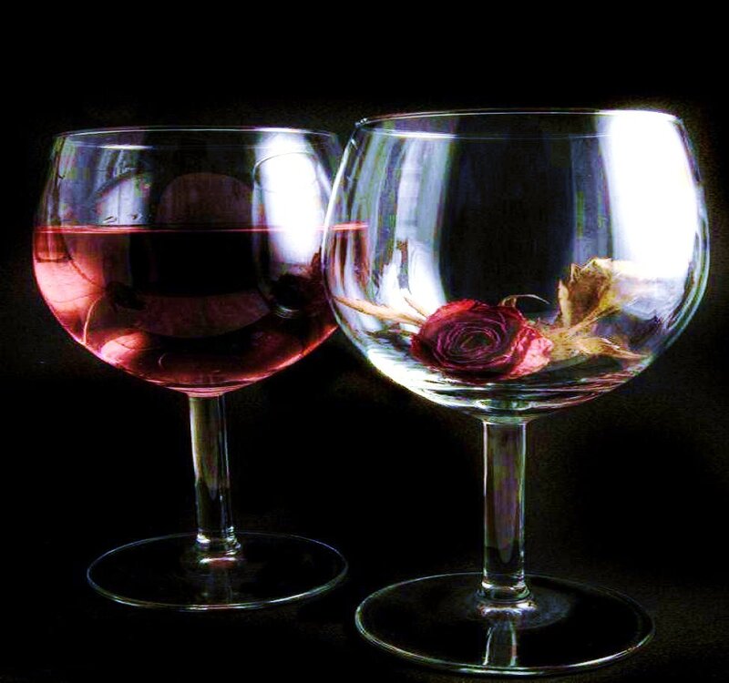 wine glasses with rose