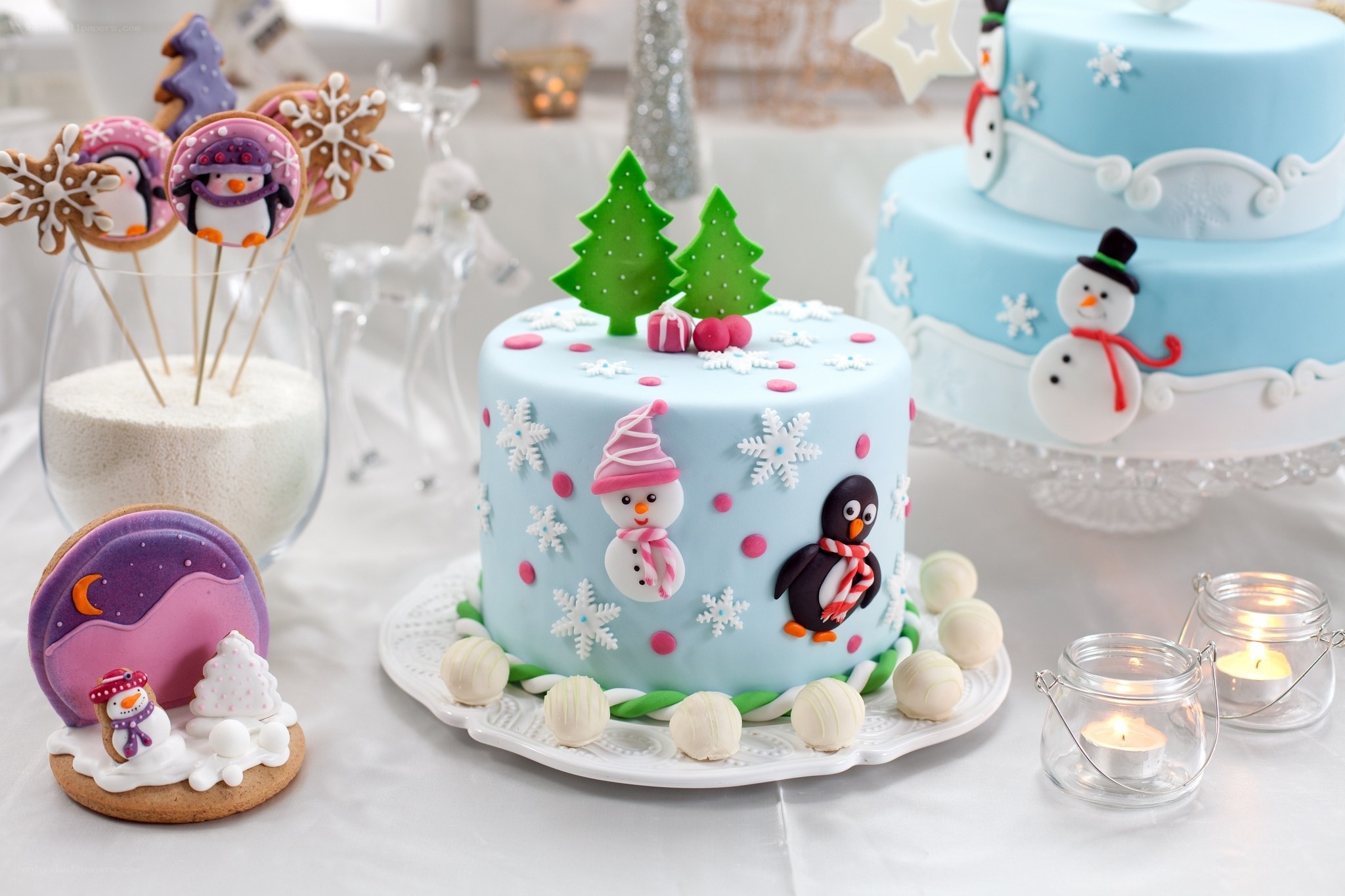 Winter-themed cakes and cookies