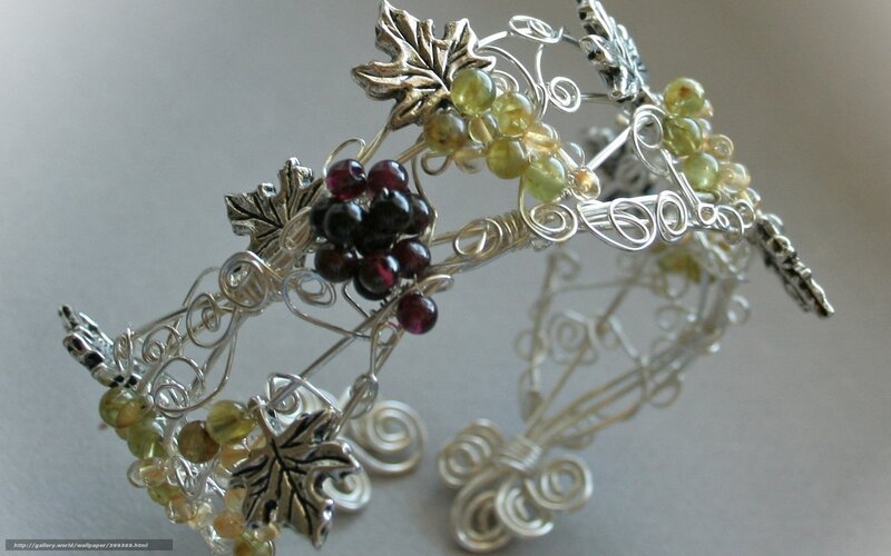 Wire-wrapped grape vine bracelet