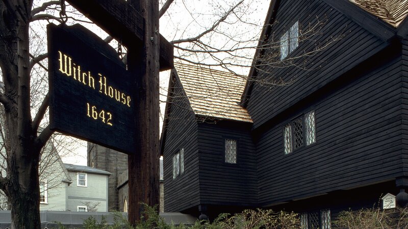 Witch House 1642 sign