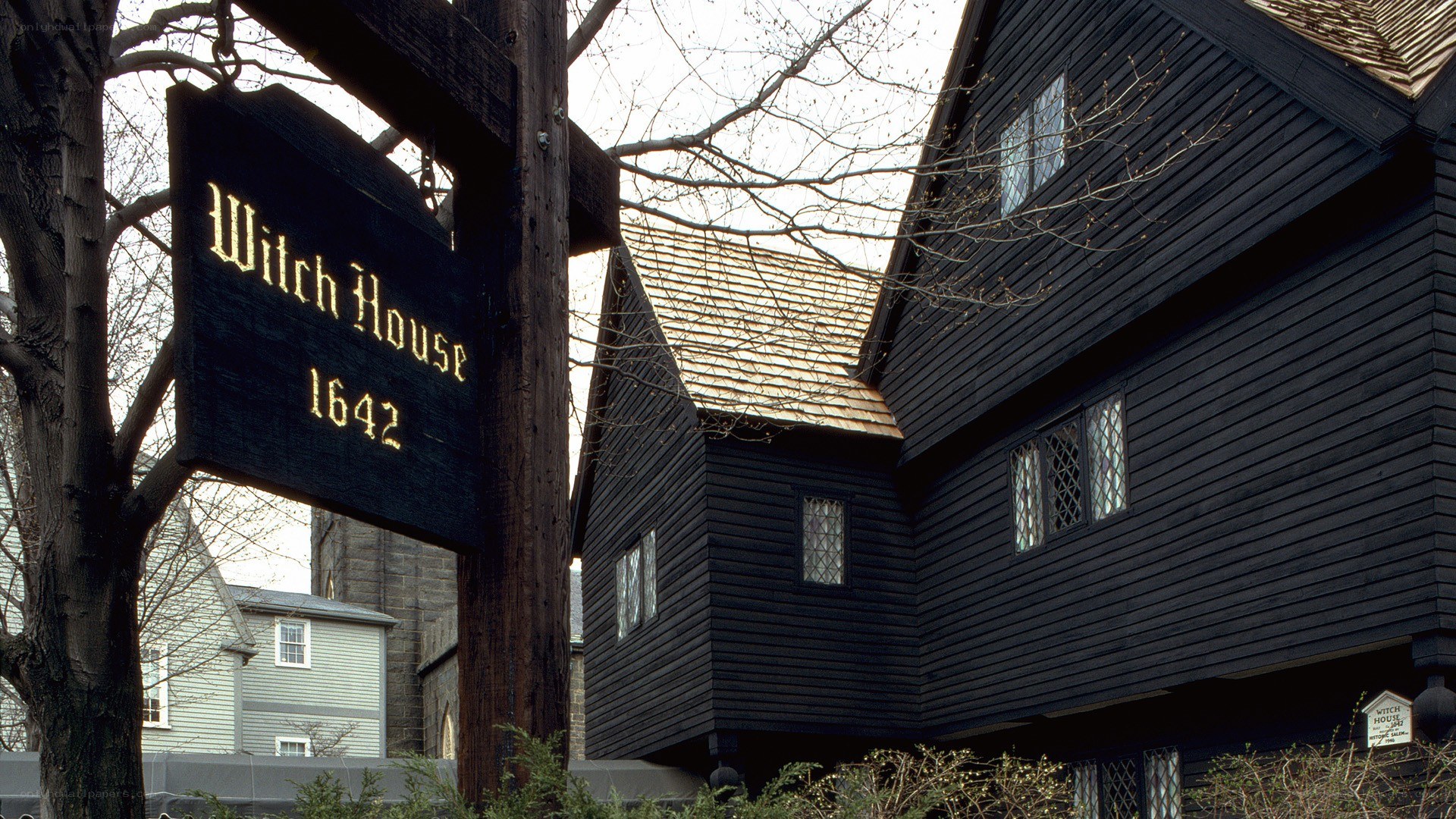 Witch House 1642 sign