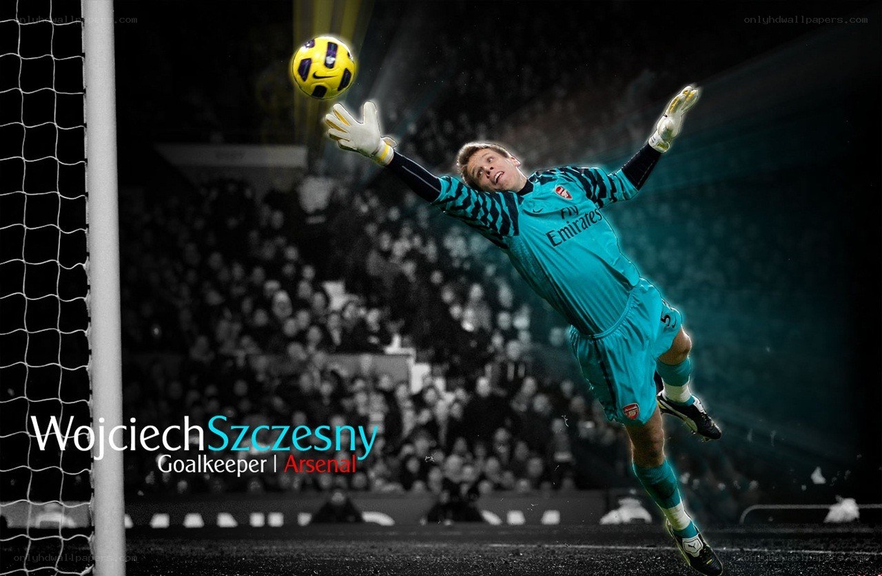 Wojciech Szczesny in action