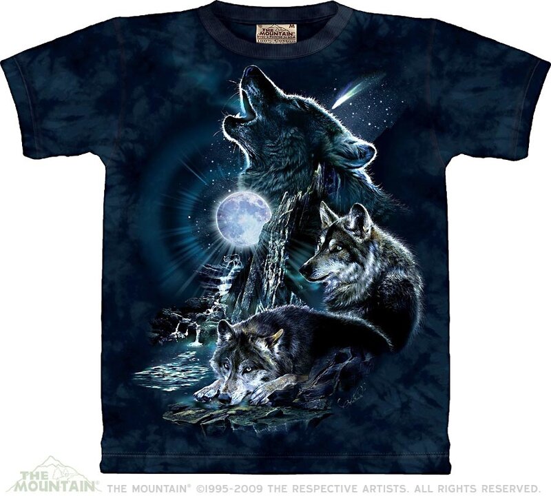 Wolf howling at moon t-shirt