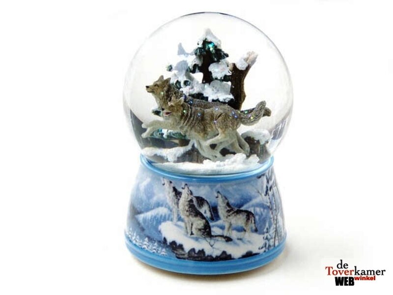 Wolf Snow Globe