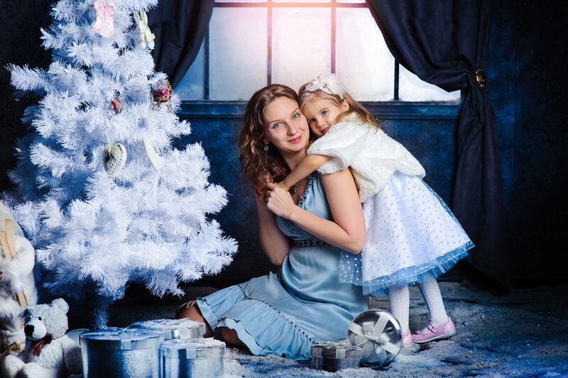 Woman and Child Hugging — Blue
