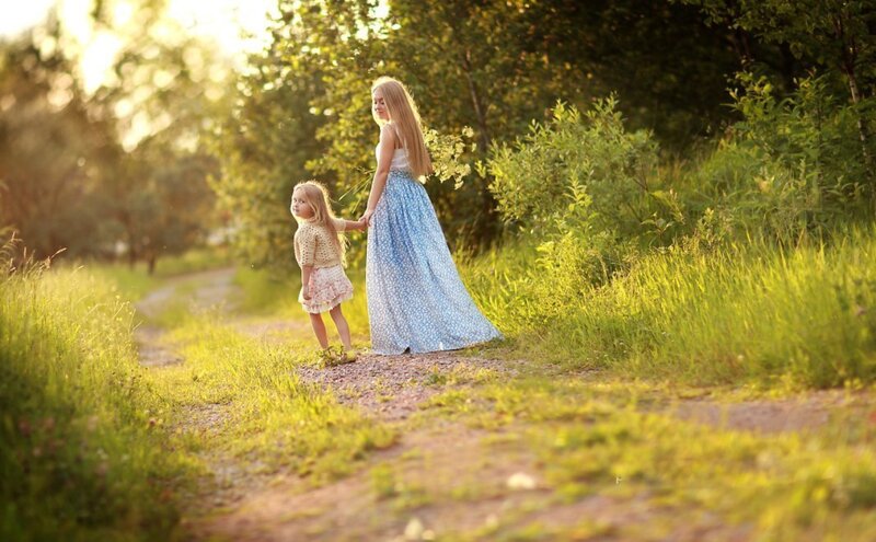 Woman and Child Walking — Green, Serene