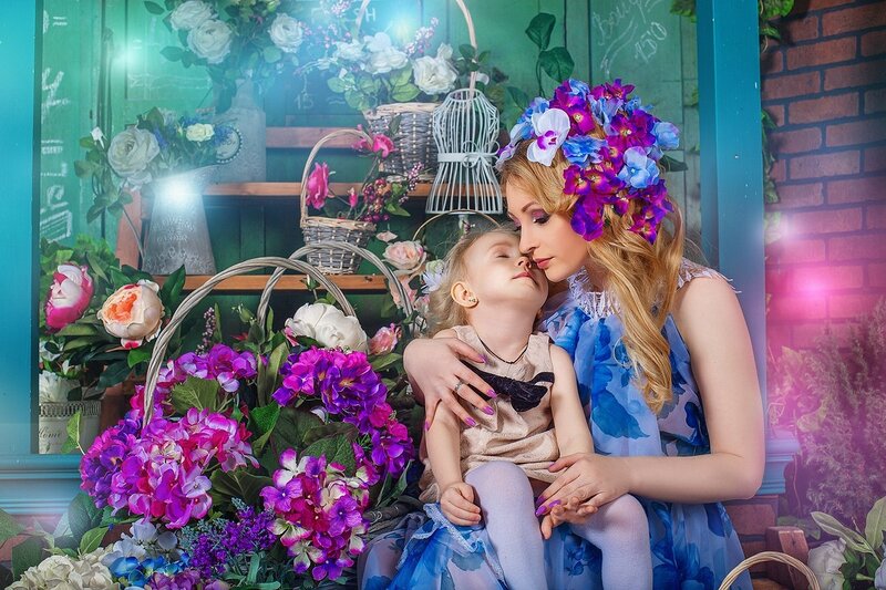 Woman and Child with Flowers — Blue