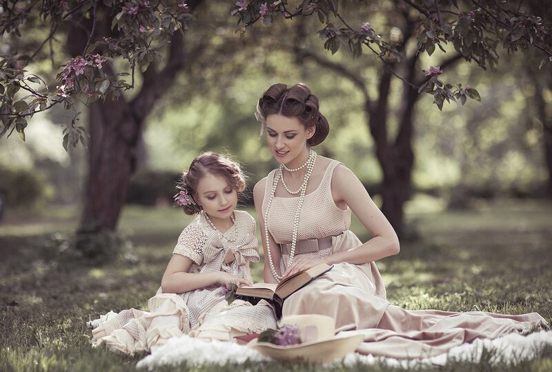 Woman and Girl Reading — Beige